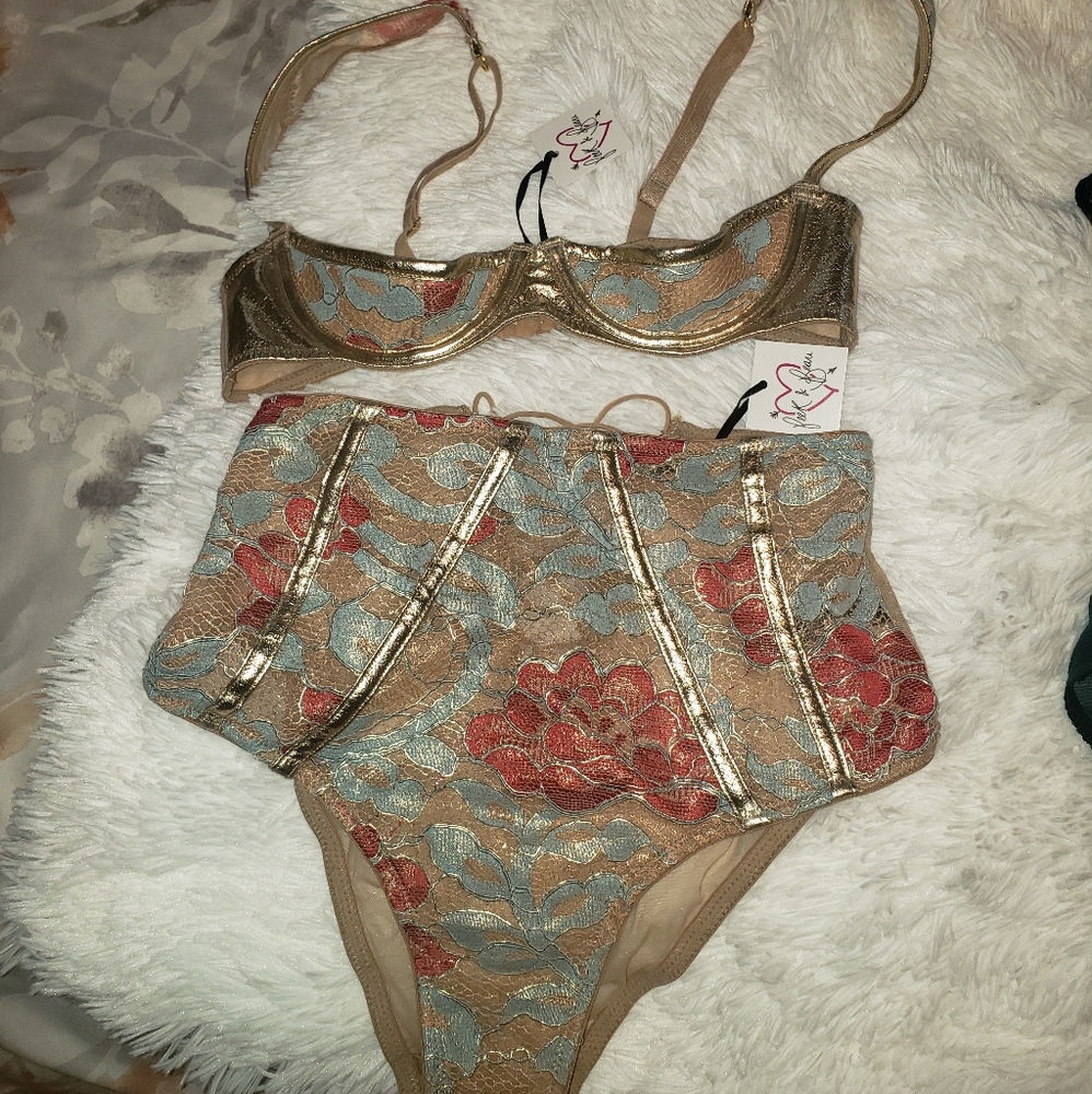Peek and Beau Quinn Lingerie set
